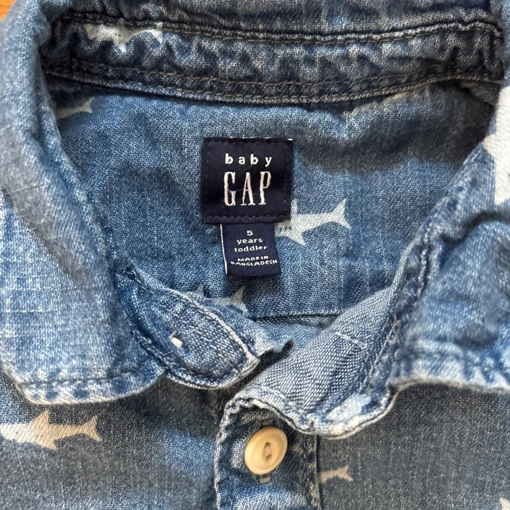 Baby Gap‎ Denim Shirt Toddler Blue Shark Print Short Sleeve Button Down SIZE 5T